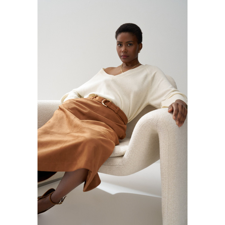 femme suede midi skirt 930
