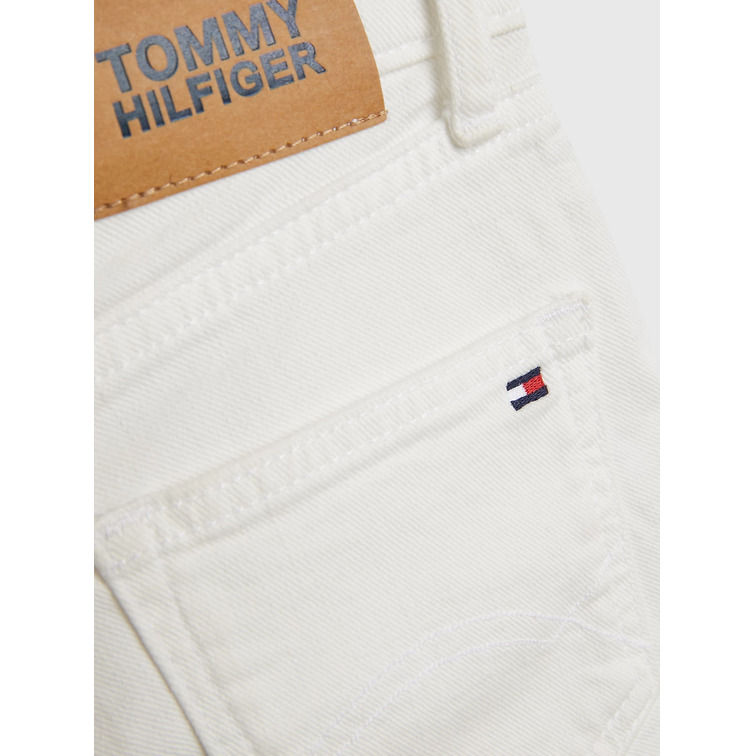 le short fille  th nora short