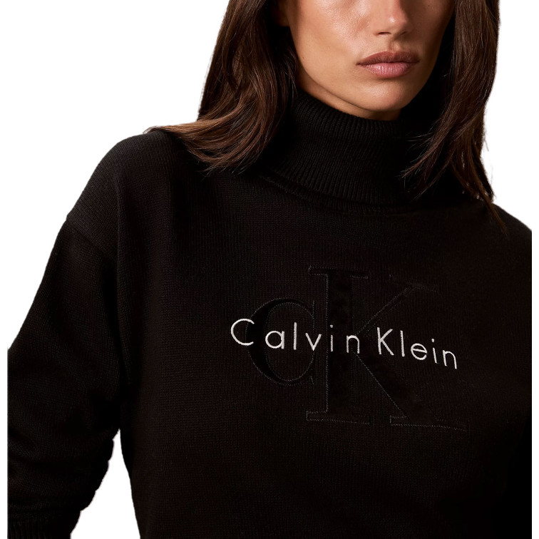 femme w ls logo tneck pullover ub1