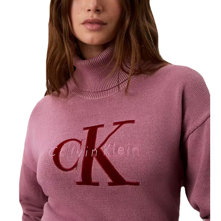 femme w ls logo tneck pullover vcb