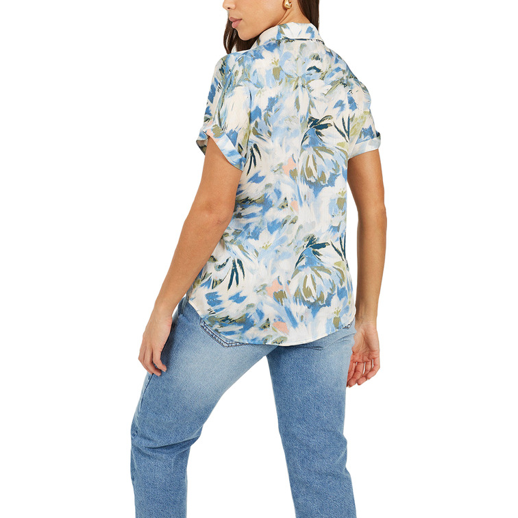 femme chemise blue